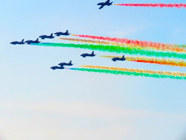 Tricolor nyilak légi show. Tirrenia, Pisa, Olaszország, szeptember 11-én, 2 — Stock Fotó