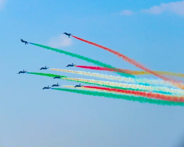 Tricolor pilar-flyguppvisning. Tirrenia, Pisa, Italien, 11 September, 2 — Stockfoto