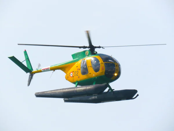 Akrobatik im Hubschrauber. tirrenia, pisa, italien, september 11, — Stockfoto