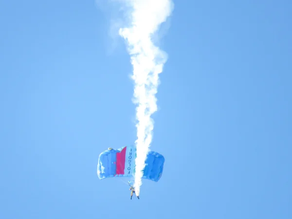 Tirrenia Pisa Italy September 2016 Paratroopers Launched Hundreds Meters Colorful — стоковое фото