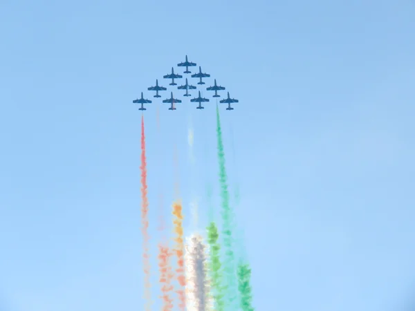 삼 색 화살표 표시 공기. 티레니아, 피사, 이탈리아, 9 월 11 일 2 — 스톡 사진