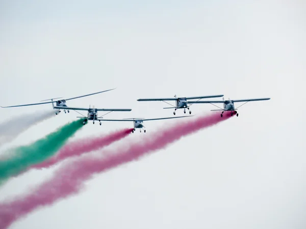 Trikolore Pfeile Luftshow. tirrenia, pisa, italien, 11. september 2 — Stockfoto