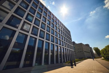 WROCLAW, POLAND - 11 Mayıs 2019: Wroclaw şehrinin iş merkezindeki yeni modern mimari binalar, Polonya