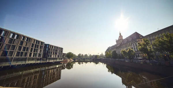 Wroclaw Polónia Maio 2019 Novos Edifícios Arquitetura Moderna Perto Rio — Fotografia de Stock