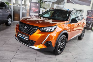 Vinnitsa, Ukrayna - 19 Ekim 2020. Peugeot 2008 - galeride yeni model araba sunumu - arka görünüm