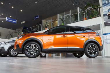 Vinnitsa, Ukrayna - 19 Ekim 2020. Peugeot 2008 - galeride yeni model araba sunumu - arka görünüm