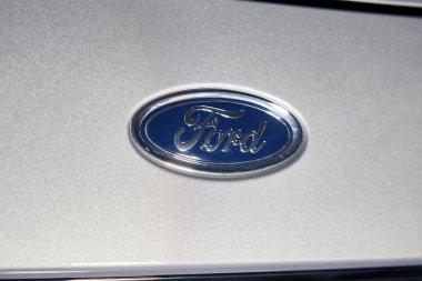 Vinnitsa, Ukrayna - 19 Ekim 2020. Ford Puma - galeride yeni model araba sunumu - logo