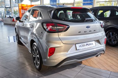 Vinnitsa, Ukrayna - 19 Ekim 2020. Ford Puma - galeride yeni model araba sunumu - arka görünüm