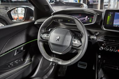 Vinnitsa, Ukrayna - 19 Ekim 2020. Peugeot 2008 - Showroom 'da yeni model araba sunumu - içinde direksiyon simidi olan içerisi