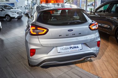 Vinnitsa, Ukrayna - 19 Ekim 2020. Ford Puma - galeride yeni model araba sunumu - arka görünüm