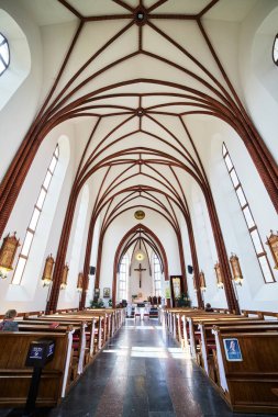 Vinnitsa, Ukrayna - 28 Ağustos 2020: Antik güzel St. Joseph kilisesi Gotik tarzda inşa edilmiştir - iç mimari