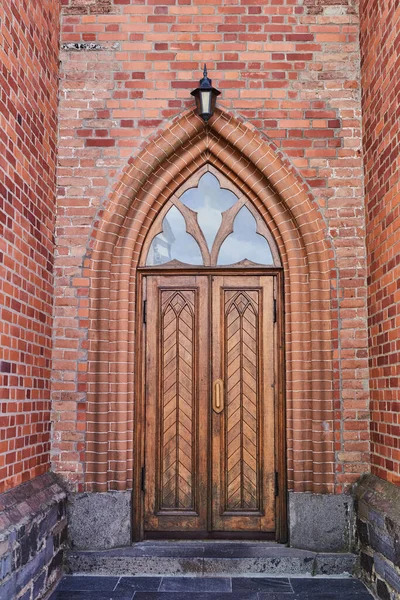 乌克兰文尼察市 2020年8月28日 古老美丽的圣约瑟夫教堂的前门是哥特式建筑的外墙 — 图库照片