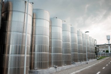 Shabo, Ukrayna, 29 Haziran 2021: Shabo şaraphanesi, Odessa bölgesi, Ukrayna 'da şarap üretimi için modern ekipman