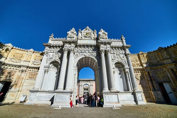 Istanbul Turkey October 2019 Dolmabahce Palace Gate Baroque Style Istanbul — Stock Photo, Image