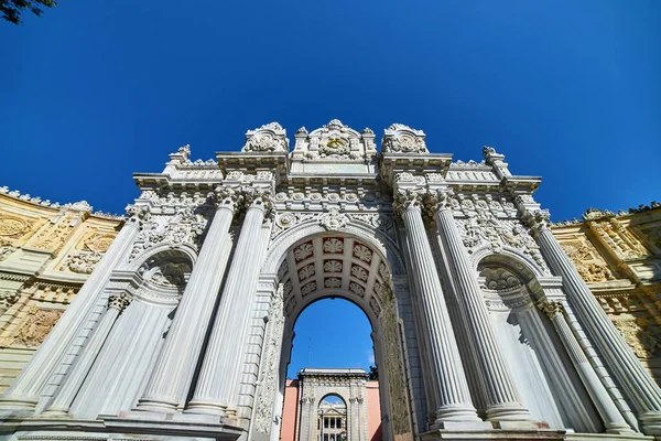 Istanbul Turkey October 2019 Dolmabahce Palace Gate Baroque Style Istanbul — Stock Photo, Image