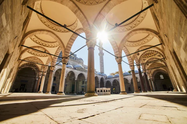 Istanbul Turchia Ottobre 2019 Cortile Dell Antica Grande Moschea Suleymaniye — Foto Stock