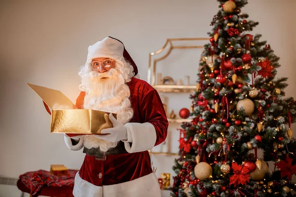 Surprised Santa Claus Magical Glowing Gift Beautiful Christmas Tree New — Stock Photo, Image