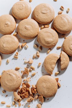 Beyaz ekmek ve fındıklı fındıklı fındıklı fındıklı fındıklı fındıklı kurabiye. Yüksek kalite fotoğraf