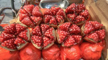 Nar doku görülen kırmızı