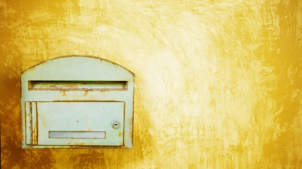 Postbox på betongvägg bakgrunden — Stockfoto