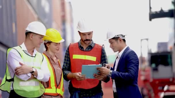 Trabajadores Fábrica Hombre Negocios Reunión Discusión Con Informe Archivo Papel — Vídeos de Stock