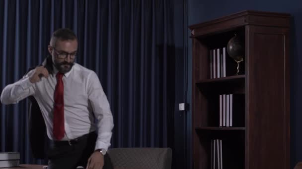Executive Business Man Beard Standing Presenting Himself Senior Male Wearing — Stock Video