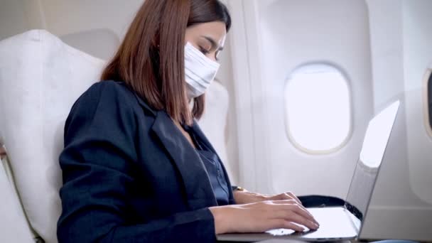 Asian Woman Face Mask Using Laptop Computer Sitting Airplane Chair — Stock Video