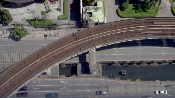 Bovenaanzicht Van Trein Skytrain Met Transport Massa Transit Trein Bewegen — Stockvideo