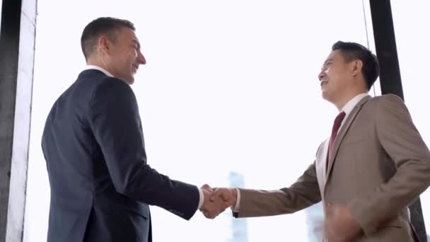 Executive Business Team Talking Shaking Hand Celebrate Diverse Business People — Stock Video