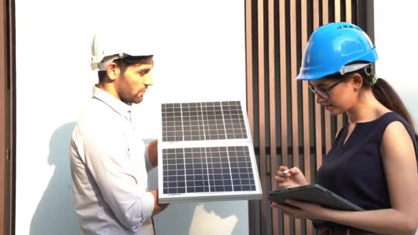 Engineers Man Comparing Efficiency Solar Panel Concept Renewable Energy Working — Stock Video