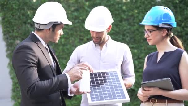 Ingeniero Empresario Que Planifica Proyecto Ecología Reunión Innovadora Panel Solar — Vídeos de Stock