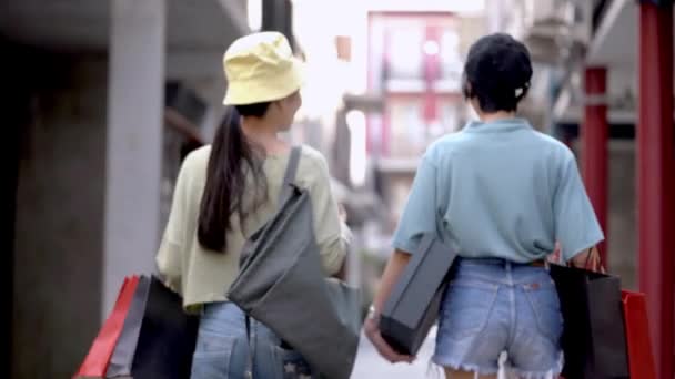 Belle Giovani Donne Asiatiche Shopping Insieme — Video Stock