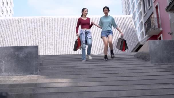 Belle Giovani Donne Asiatiche Shopping Insieme — Video Stock