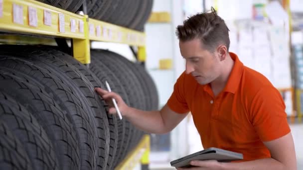 Worker Man Staff Auto Service Checking Tires Stock Rack Tablet — Stock Video