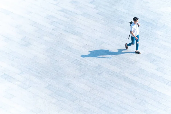 Top Εναέρια Άποψη Άνθρωπος Άτομα Μάσκα Προσώπου Περπατήσει Όλη Πεζοδρομημένο — Φωτογραφία Αρχείου