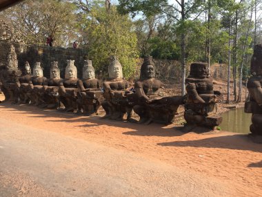 Heykeller vasıl Angkor Wat