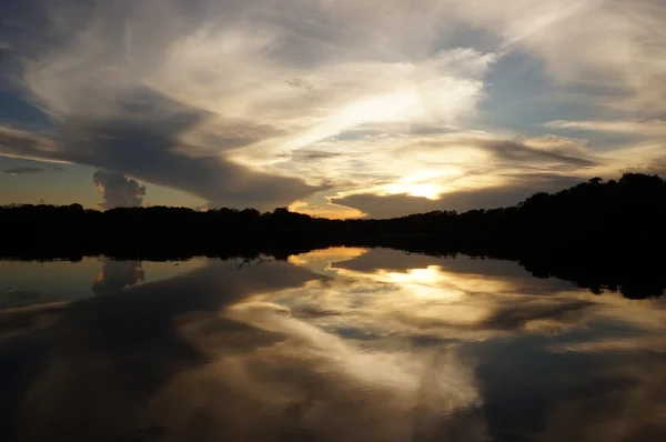 Reflektioner vid solnedgången — Stockfoto