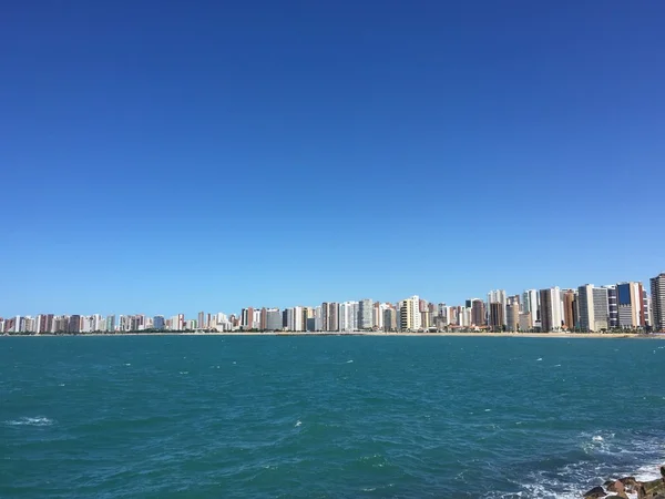 Mar e arranha-céus de Fortaleza — Fotografia de Stock