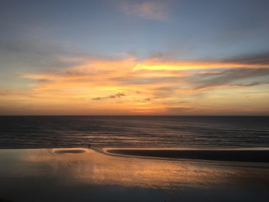 Günbatımı yanıyor