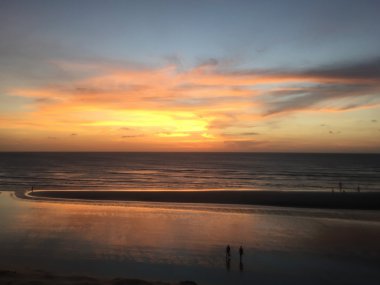 Günbatımı yanıyor