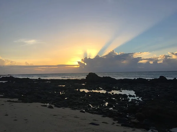 Bewölkter Himmel bei Sonnenuntergang — Stockfoto