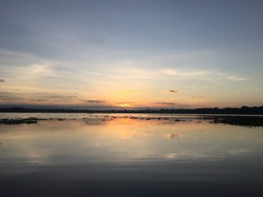 Günbatımı Amazon üzerinde