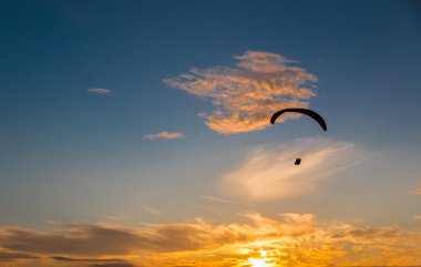 yamaç paraşütü batımına