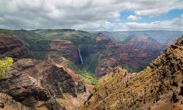 Waipoo Falls, cañón de Waimea, Kauai Hawaii — Foto de Stock