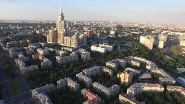 Légi moszkvai kerületi épületek és házak utca-és városrészlet — Stock videók