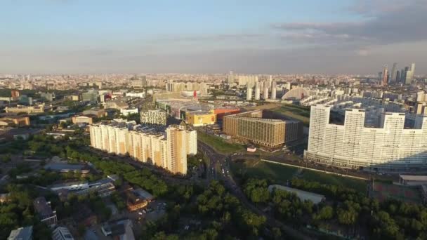 Edificios y casas del distrito aéreo de Moscú Paisaje urbano — Vídeos de Stock