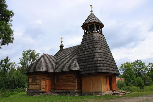 在沃拉 Michowa （Bieszczady，波兰的木制教堂里) — 图库照片