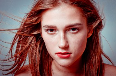  Kızıl saçlı kız Studio