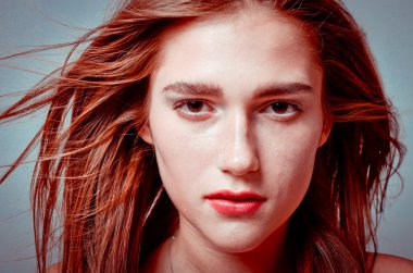  Kızıl saçlı kız Studio