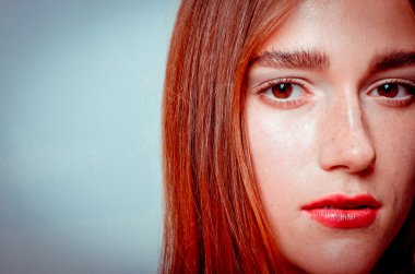  Kızıl saçlı kız Studio